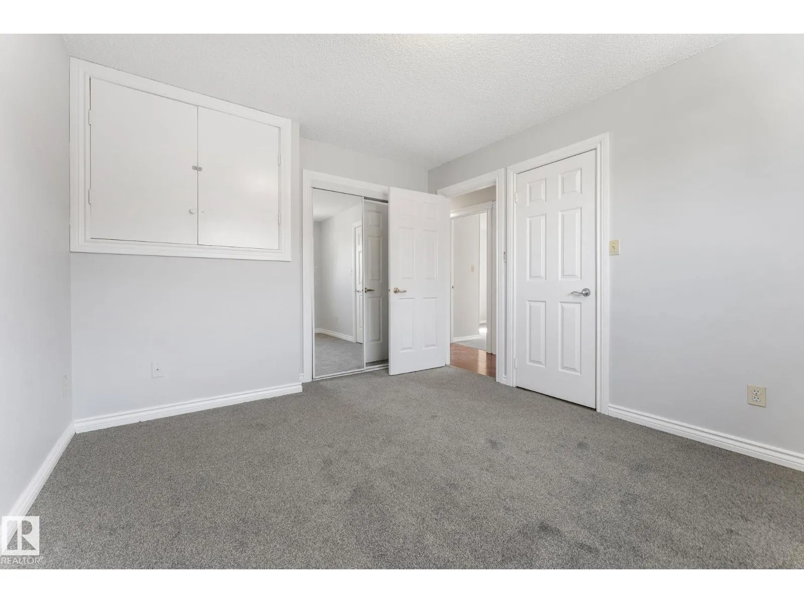 3227 145 AV NW