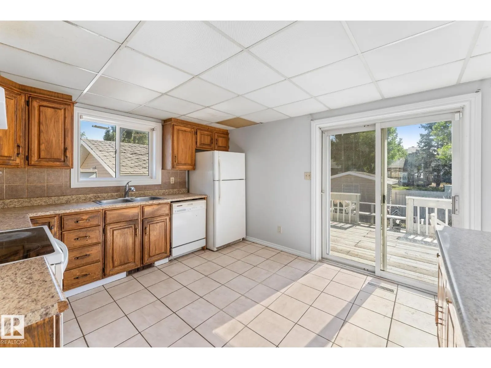 3227 145 AV NW