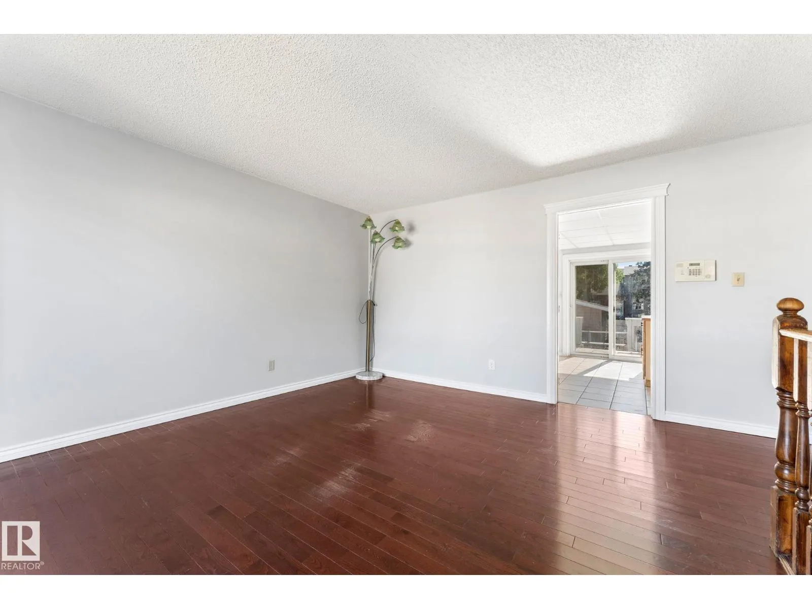 3227 145 AV NW