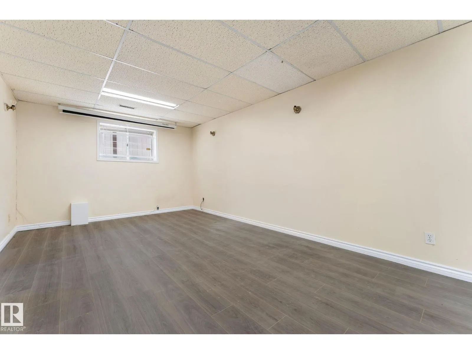 3227 145 AV NW