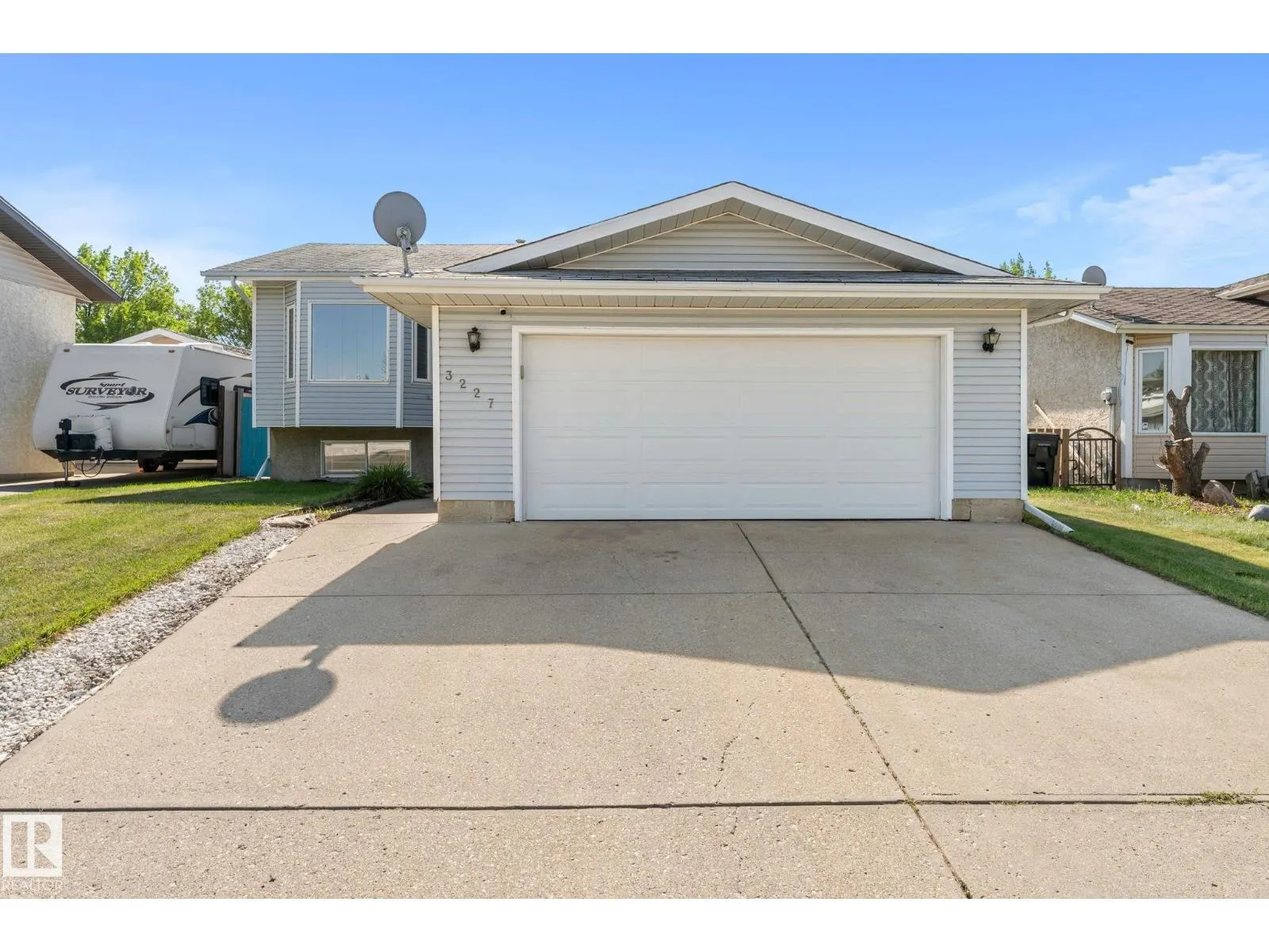 3227 145 AV NW