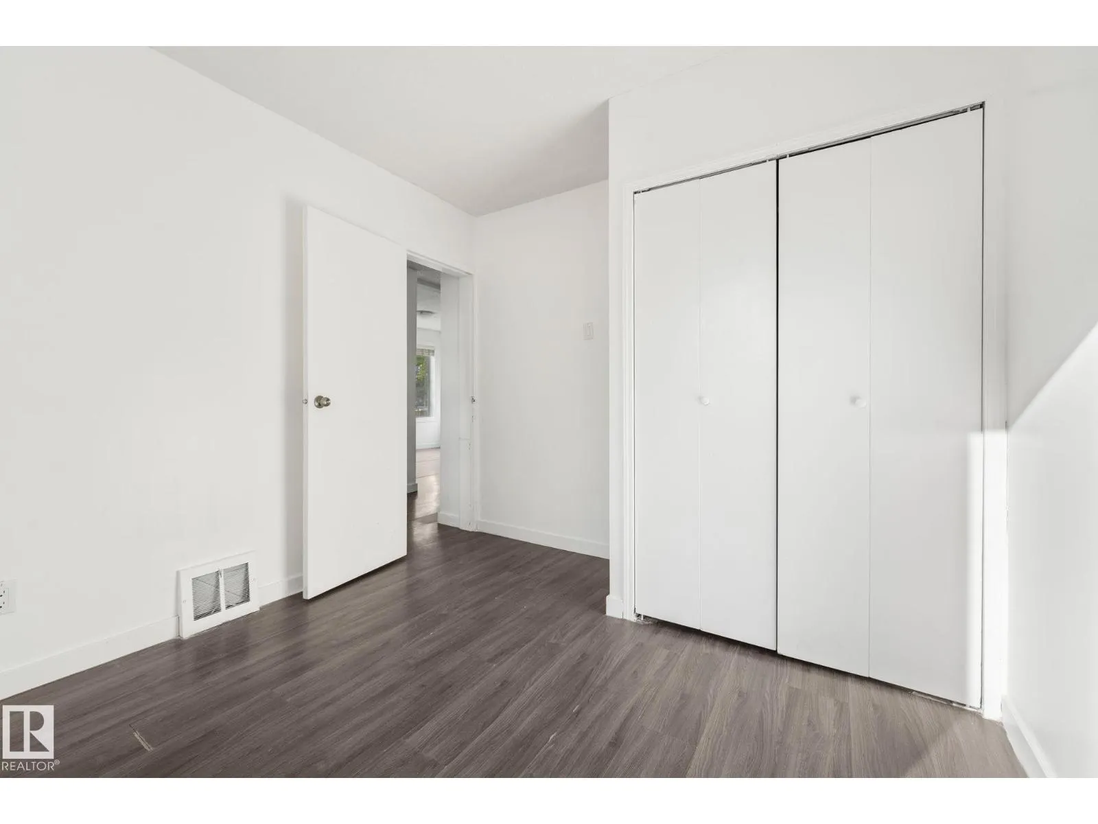 11817 44 ST NW