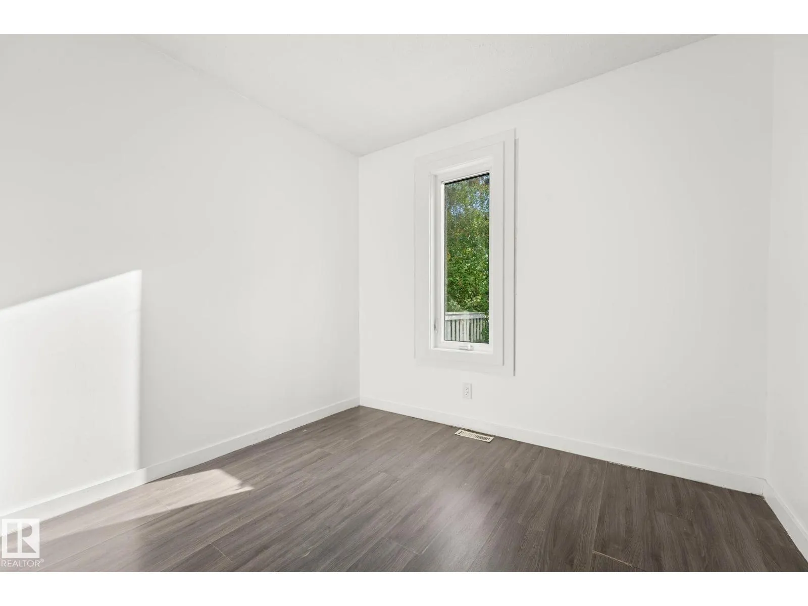 11817 44 ST NW