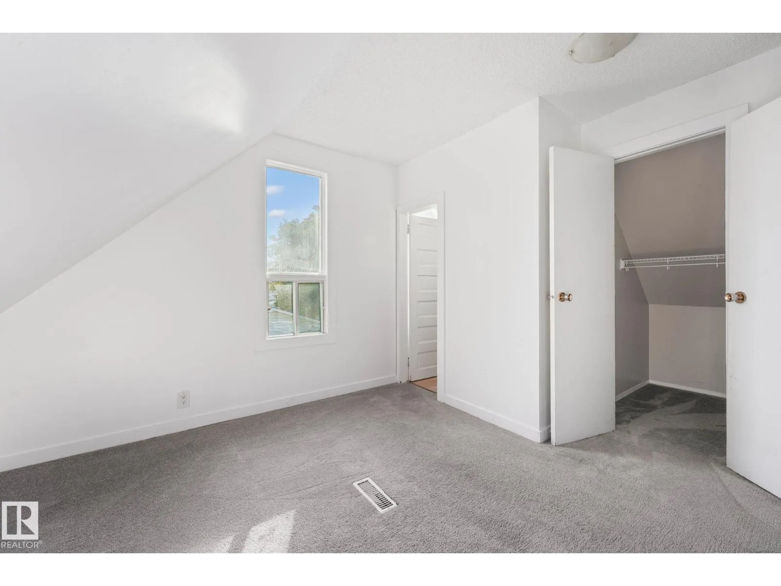 11817 44 ST NW