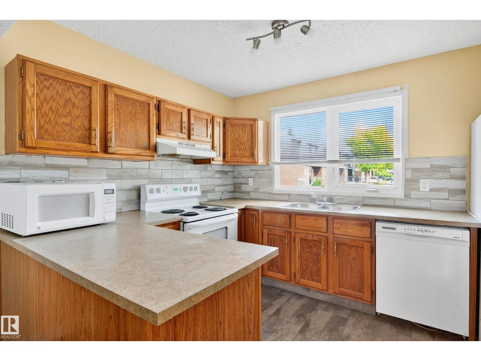 #19 3115 119 ST NW