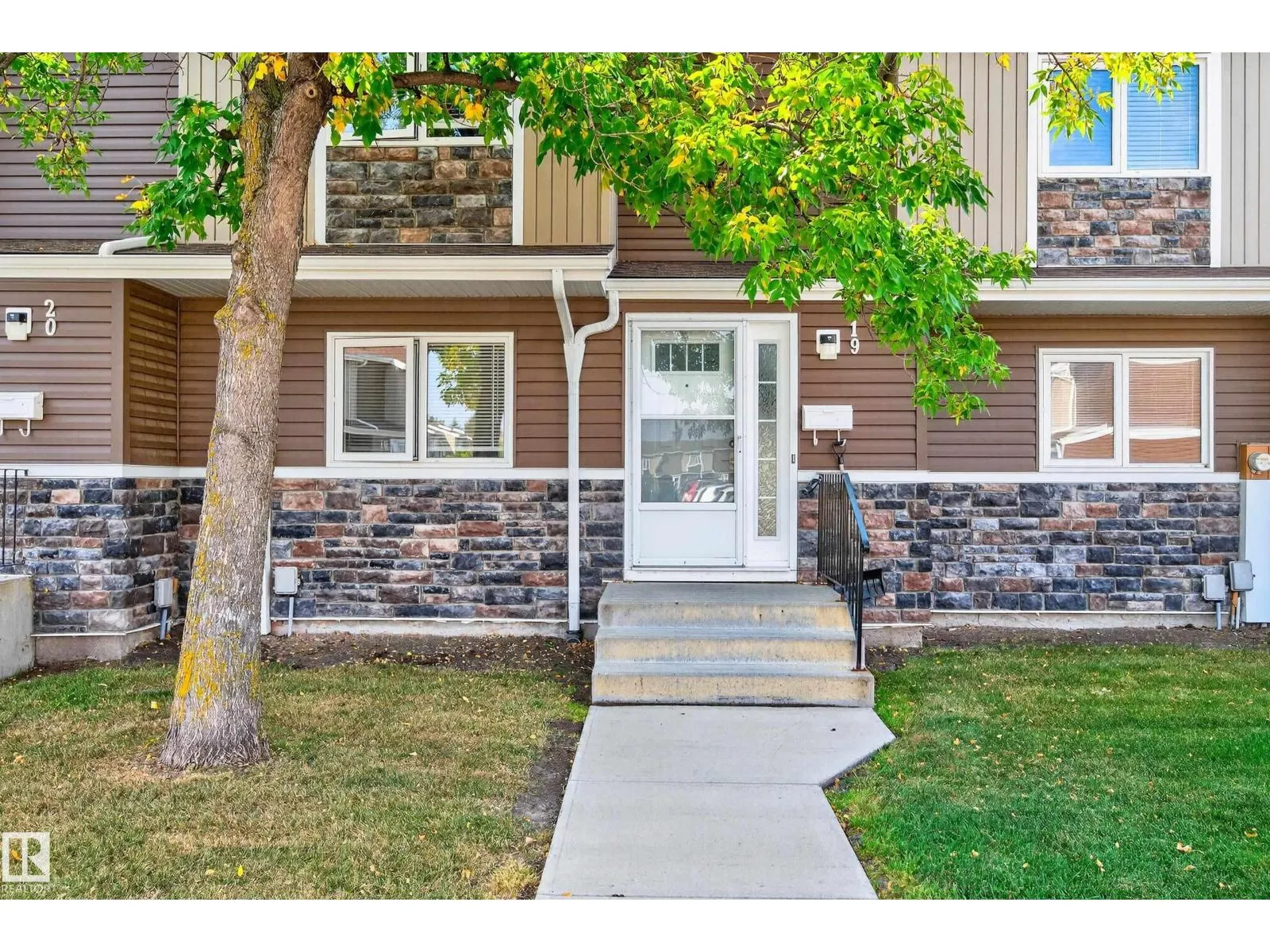 #19 3115 119 ST NW