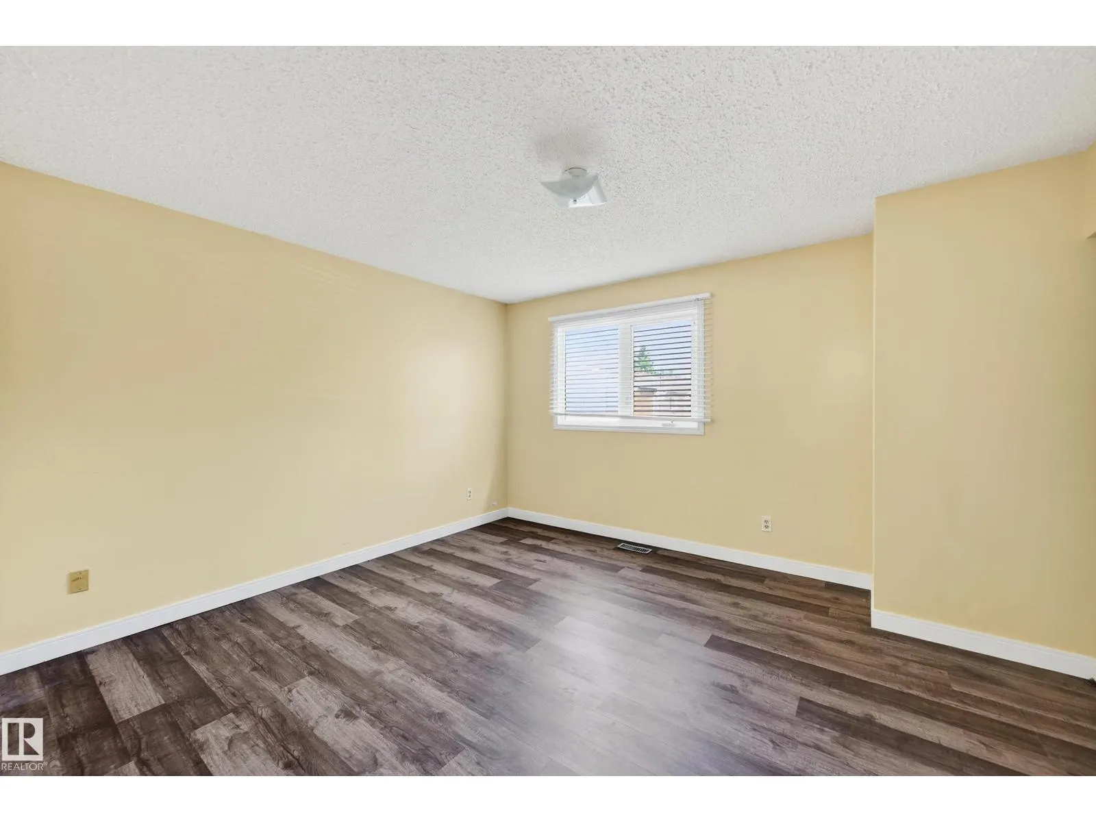 #19 3115 119 ST NW