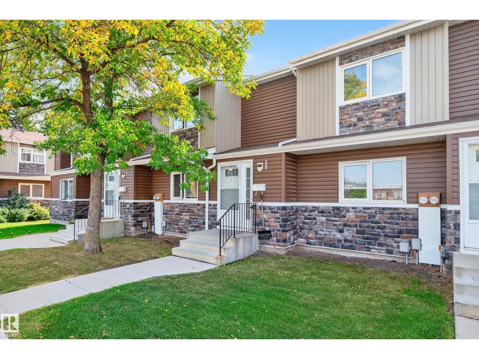 #19 3115 119 ST NW