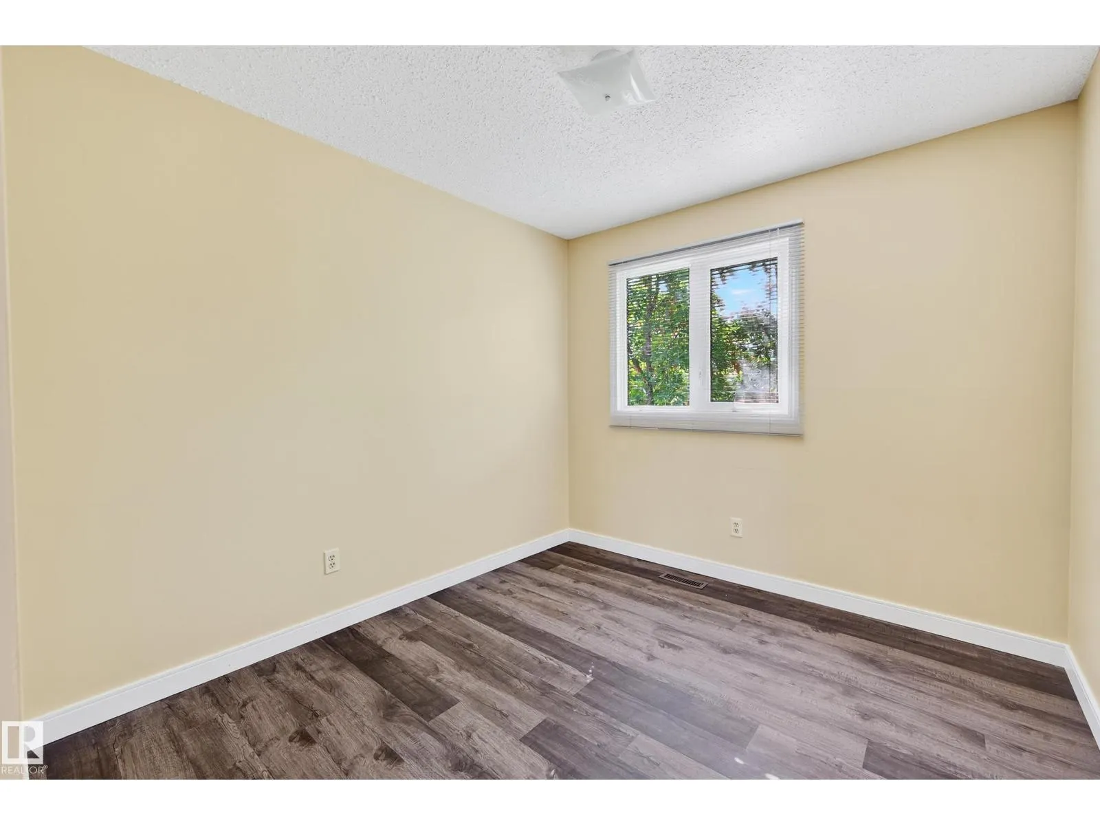 #19 3115 119 ST NW