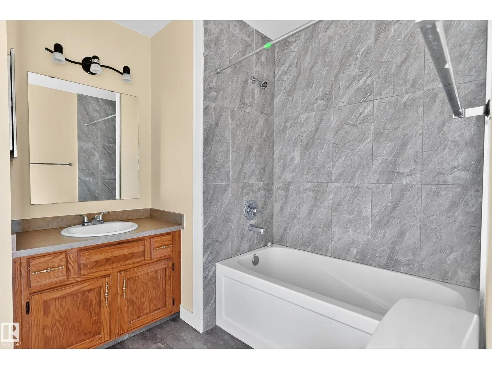#19 3115 119 ST NW