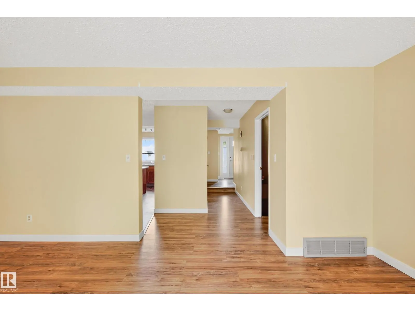 #19 3115 119 ST NW