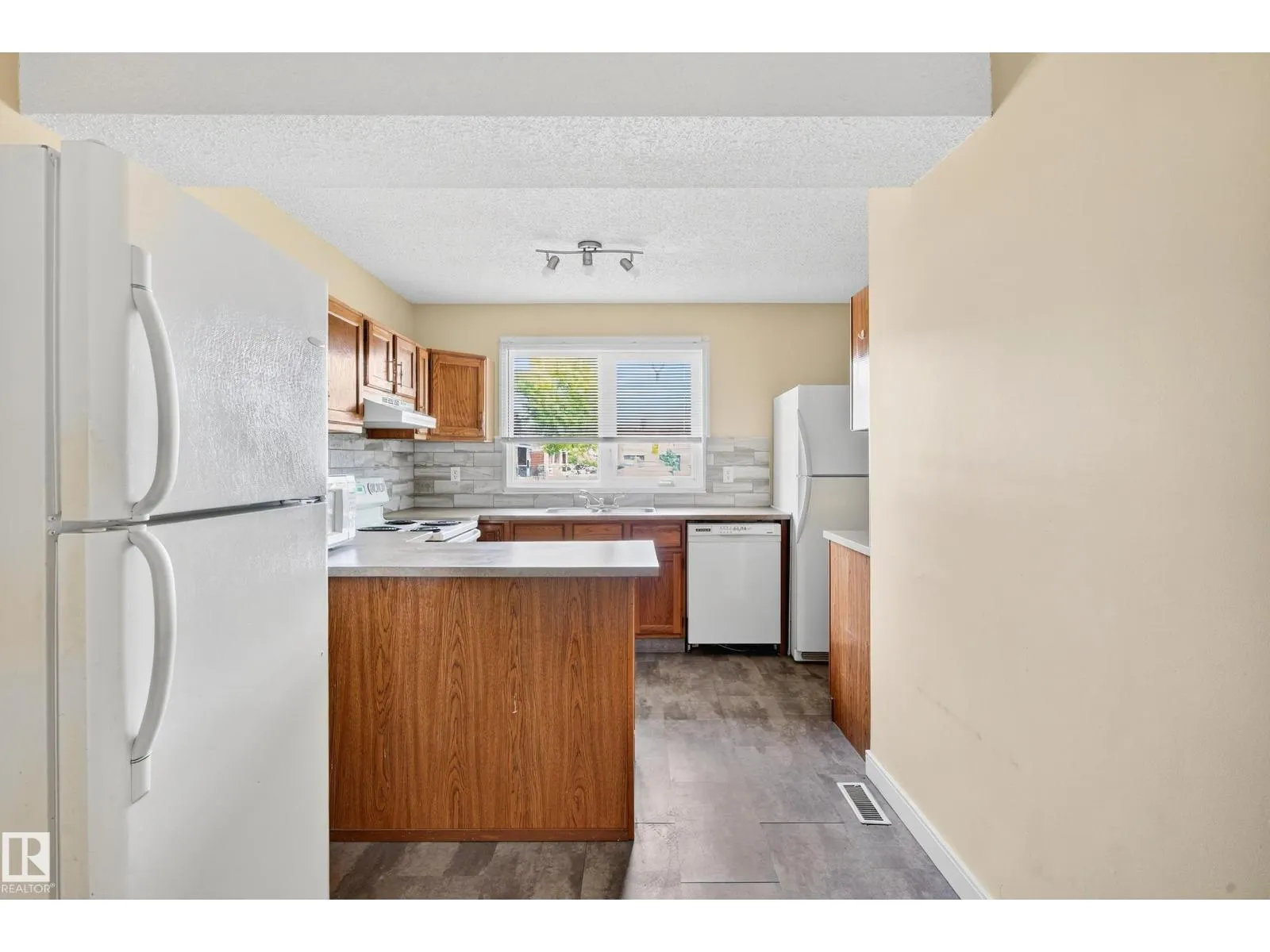 #19 3115 119 ST NW