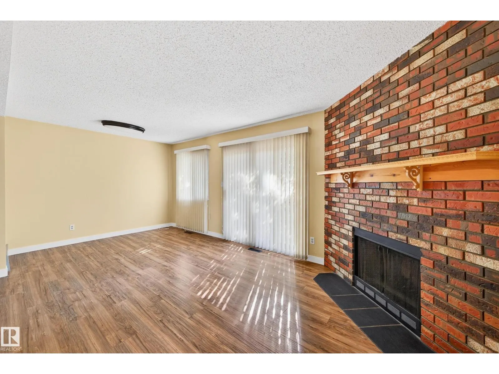#19 3115 119 ST NW