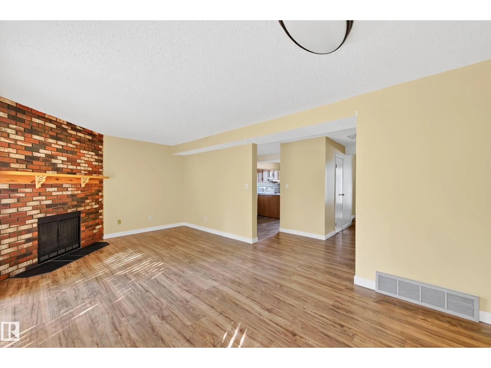 #19 3115 119 ST NW