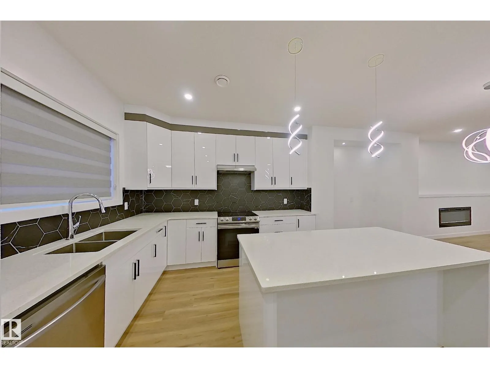 #28 10 SALISBURY WY