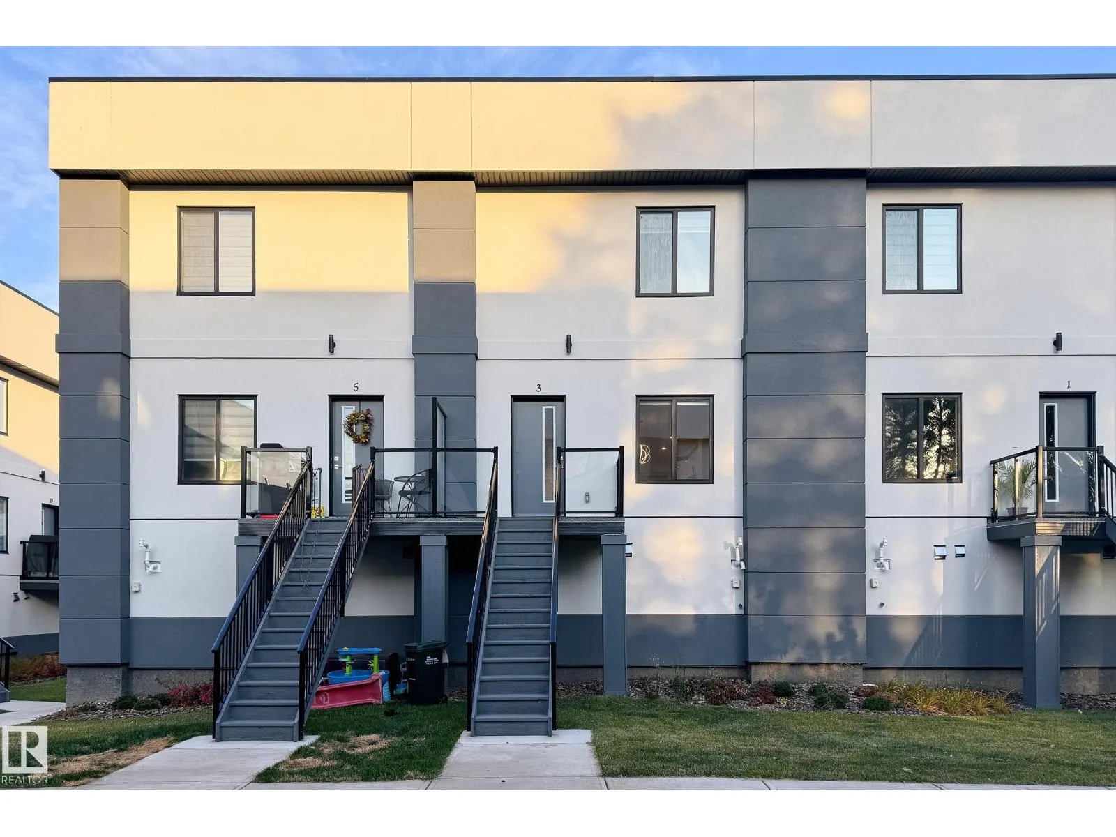 #28 10 SALISBURY WY