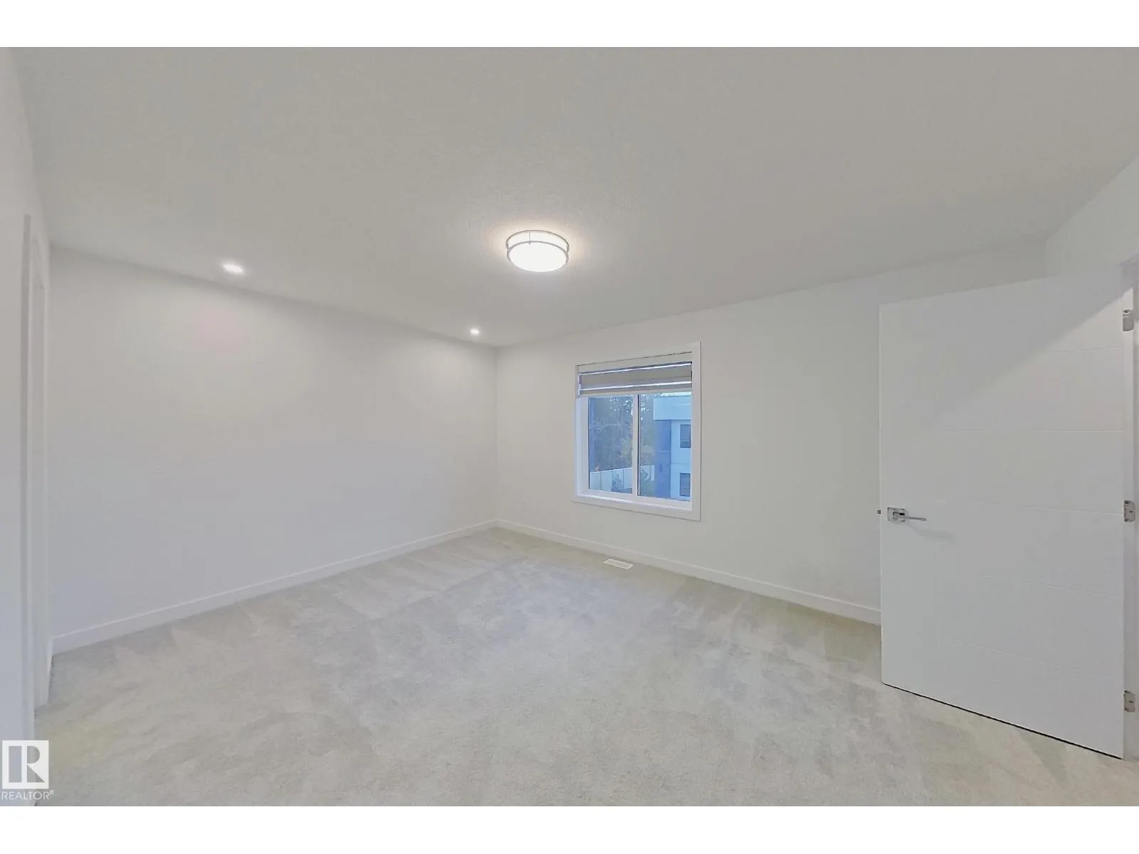 #28 10 SALISBURY WY