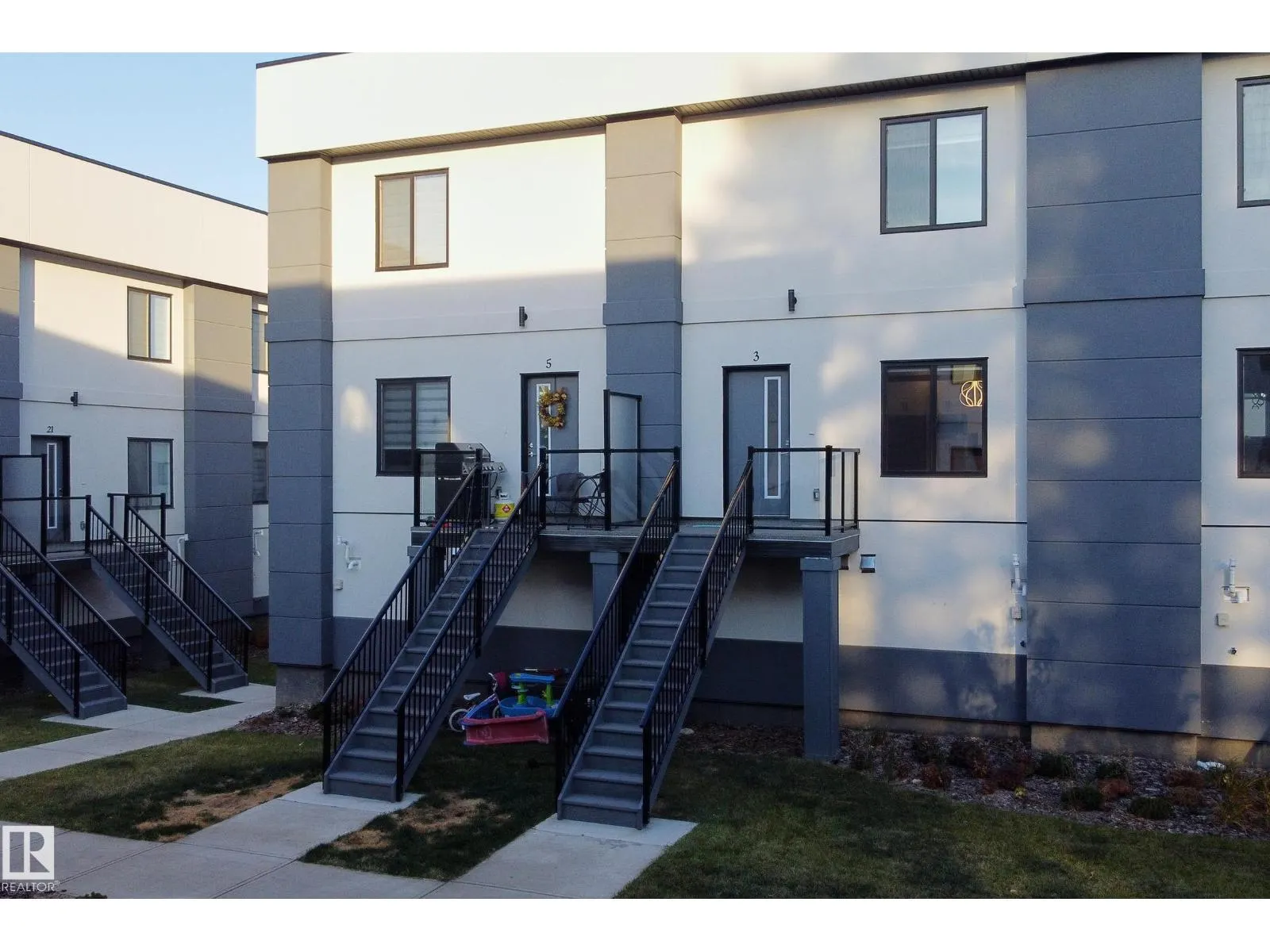 #28 10 SALISBURY WY