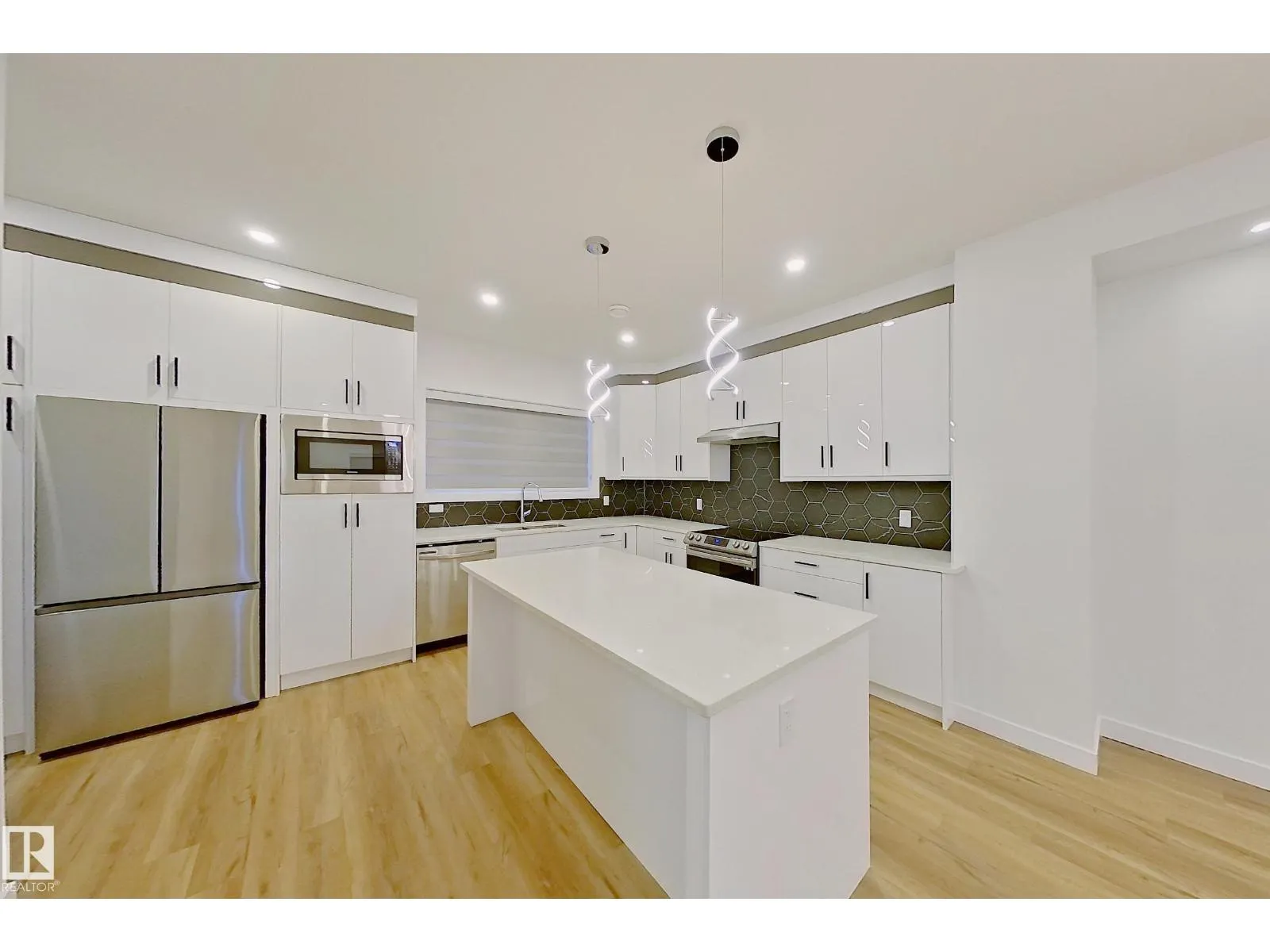 #28 10 SALISBURY WY