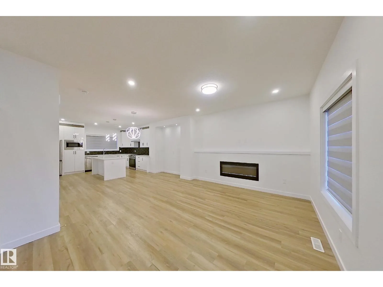#28 10 SALISBURY WY