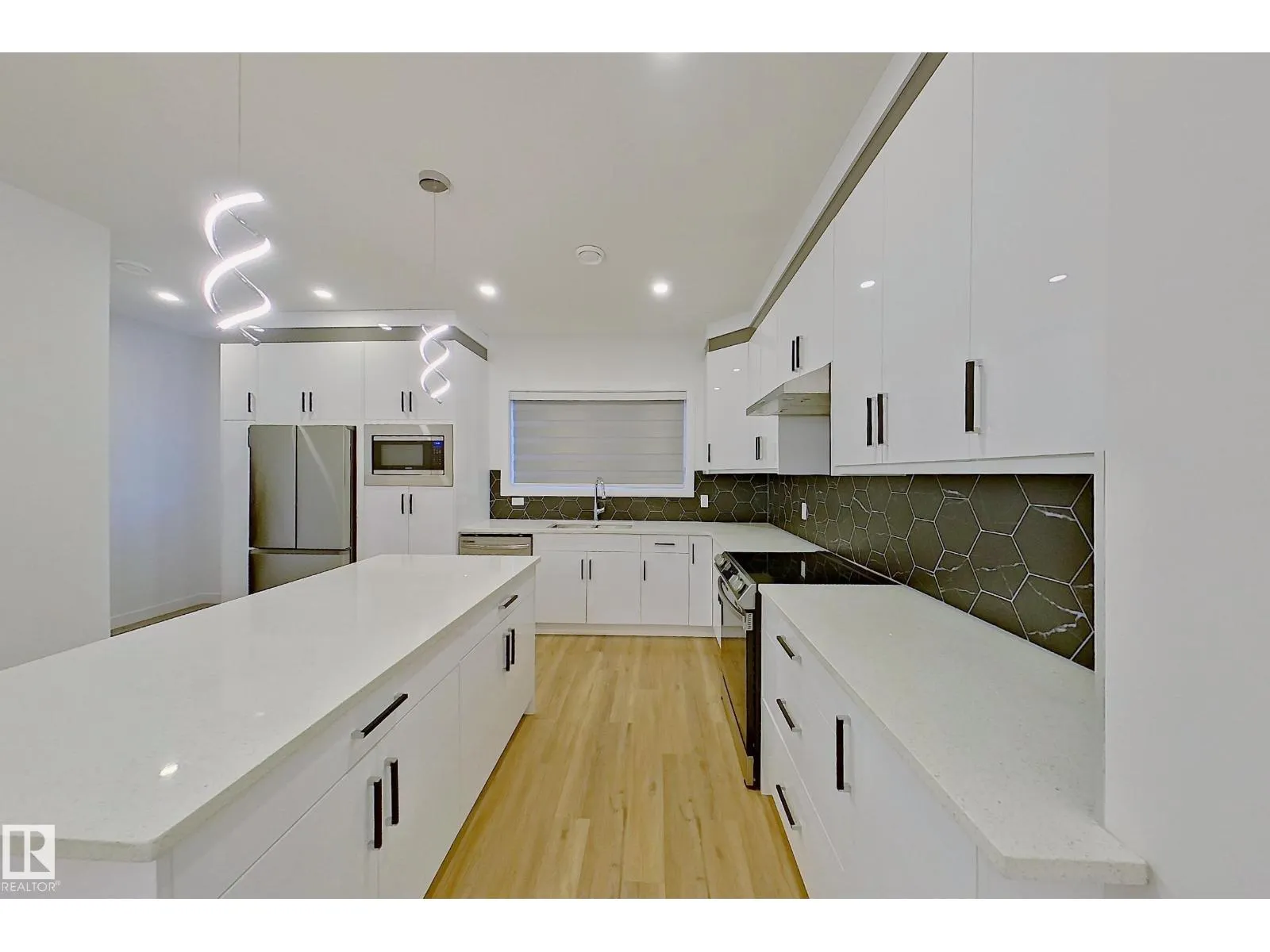 #28 10 SALISBURY WY
