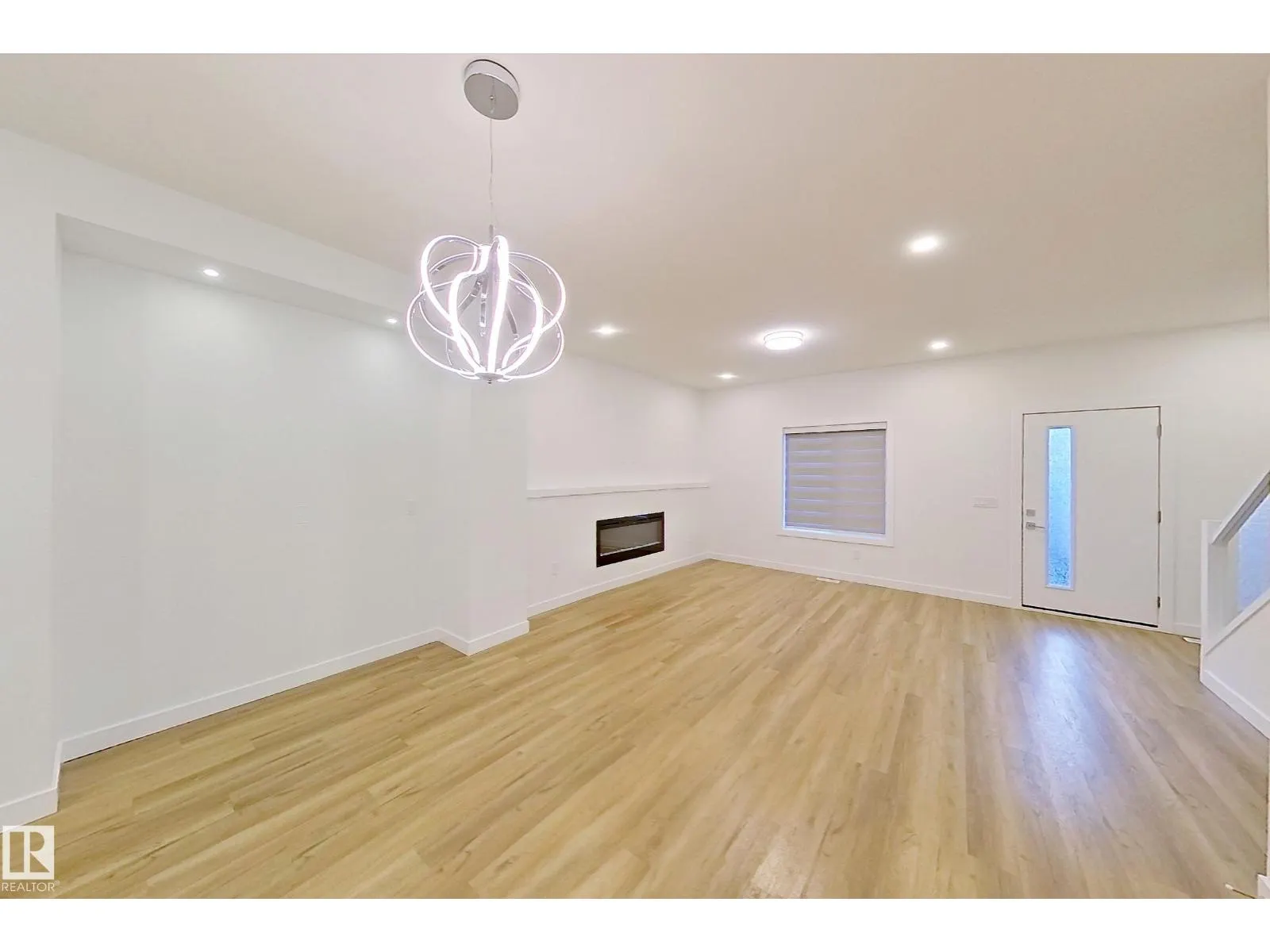#28 10 SALISBURY WY