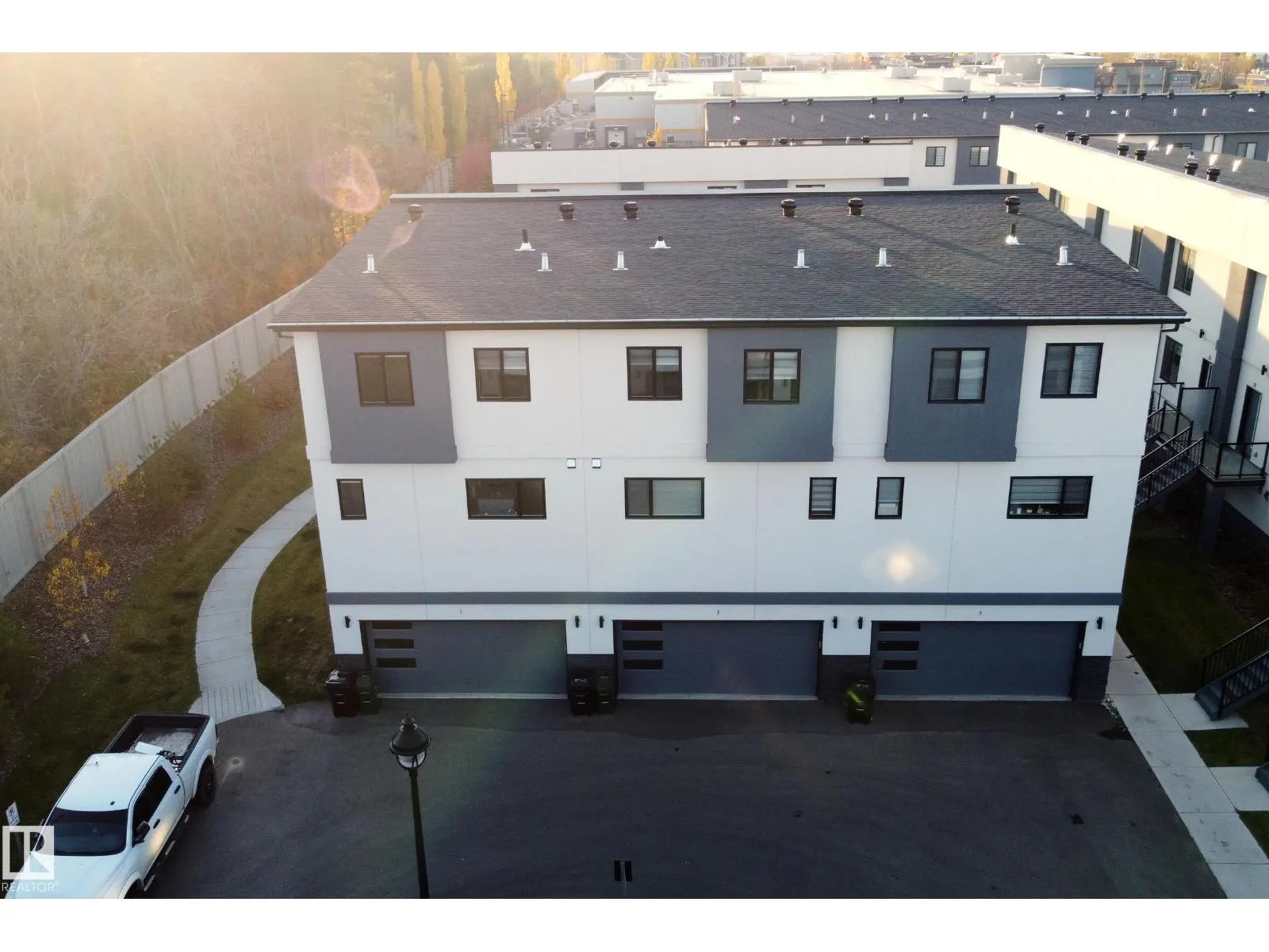 #28 10 SALISBURY WY