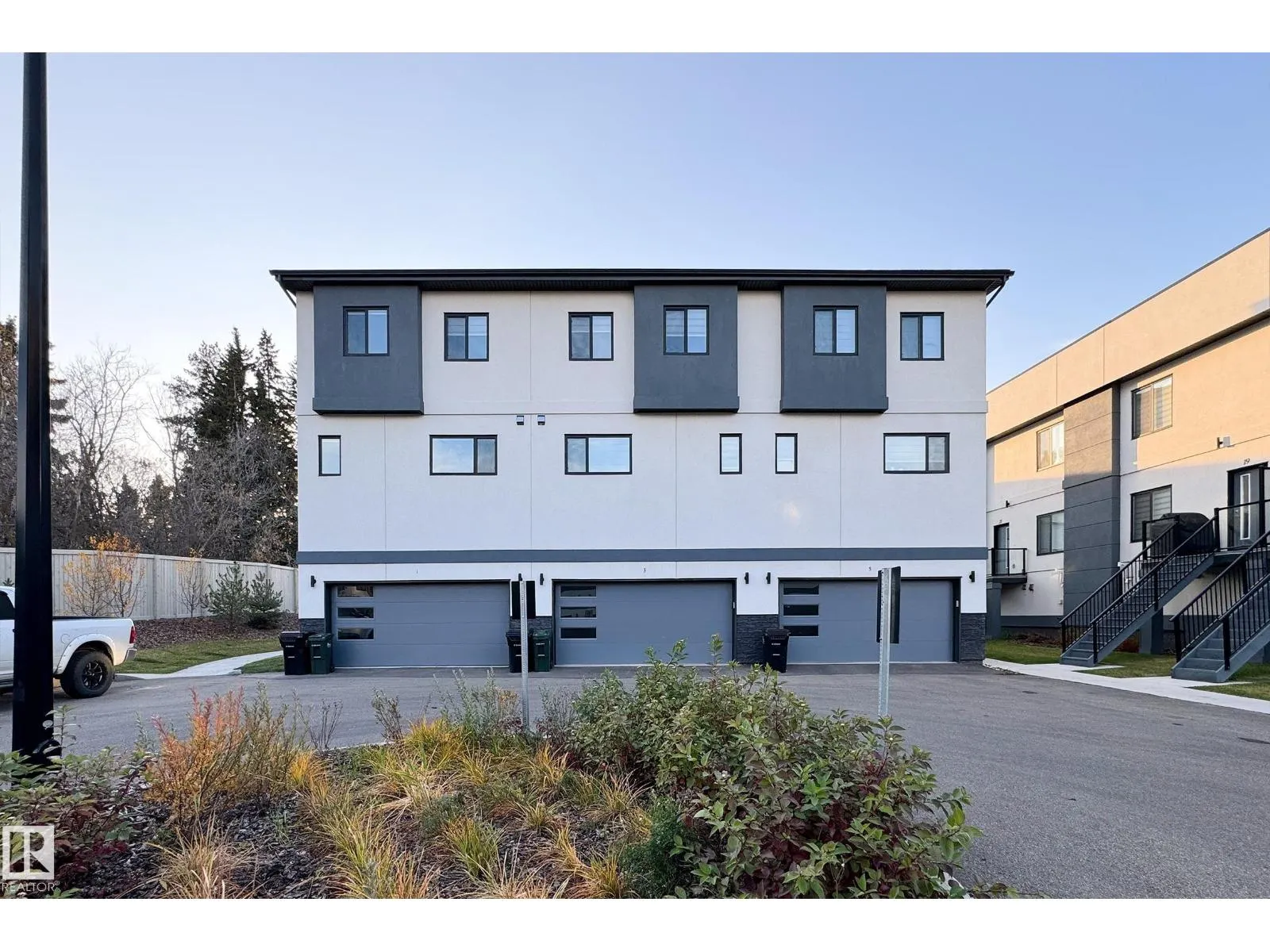 #28 10 SALISBURY WY