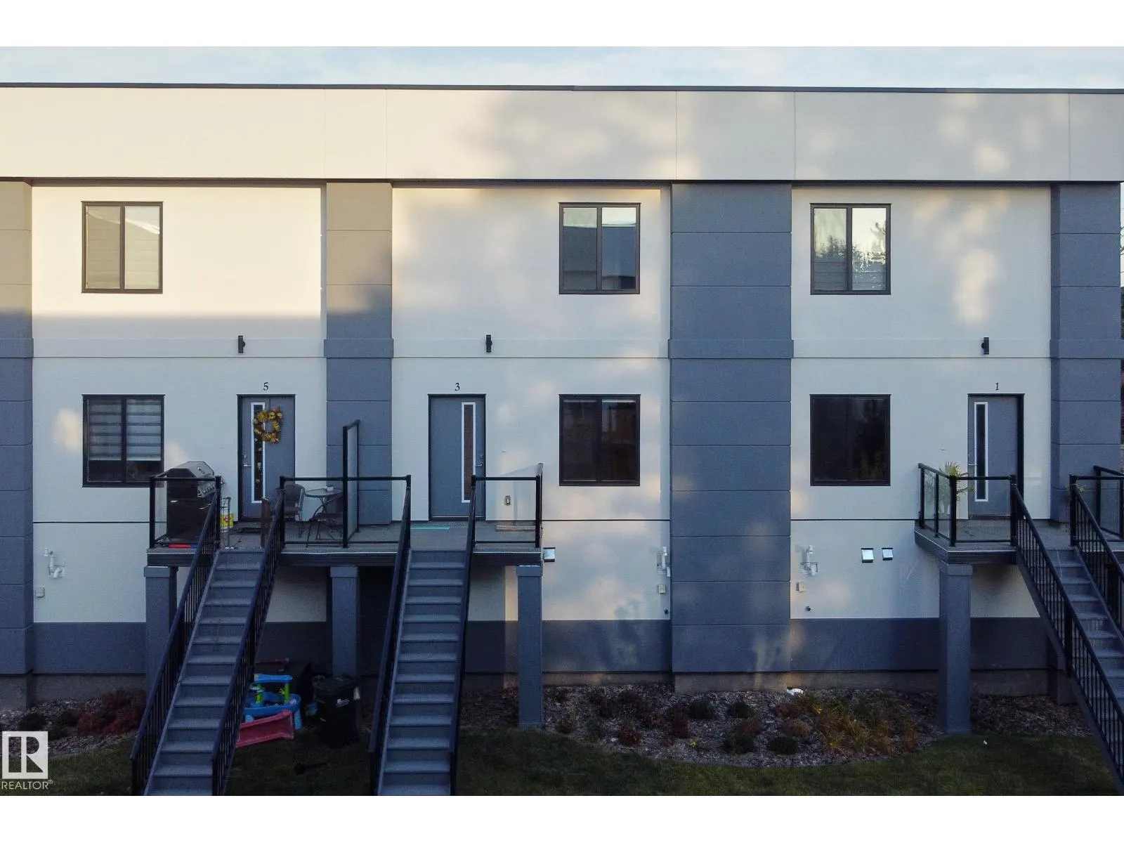 #28 10 SALISBURY WY