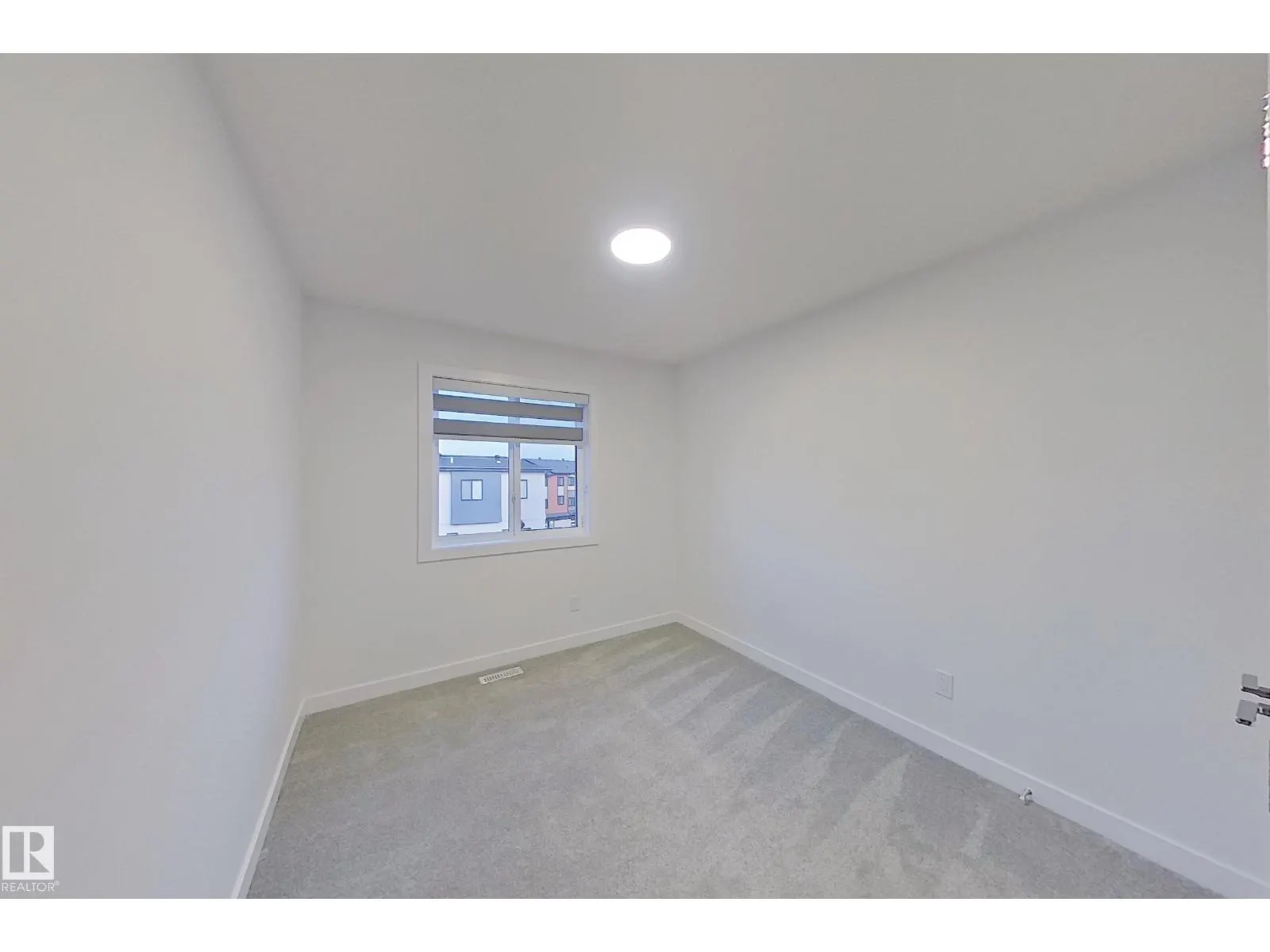 #28 10 SALISBURY WY