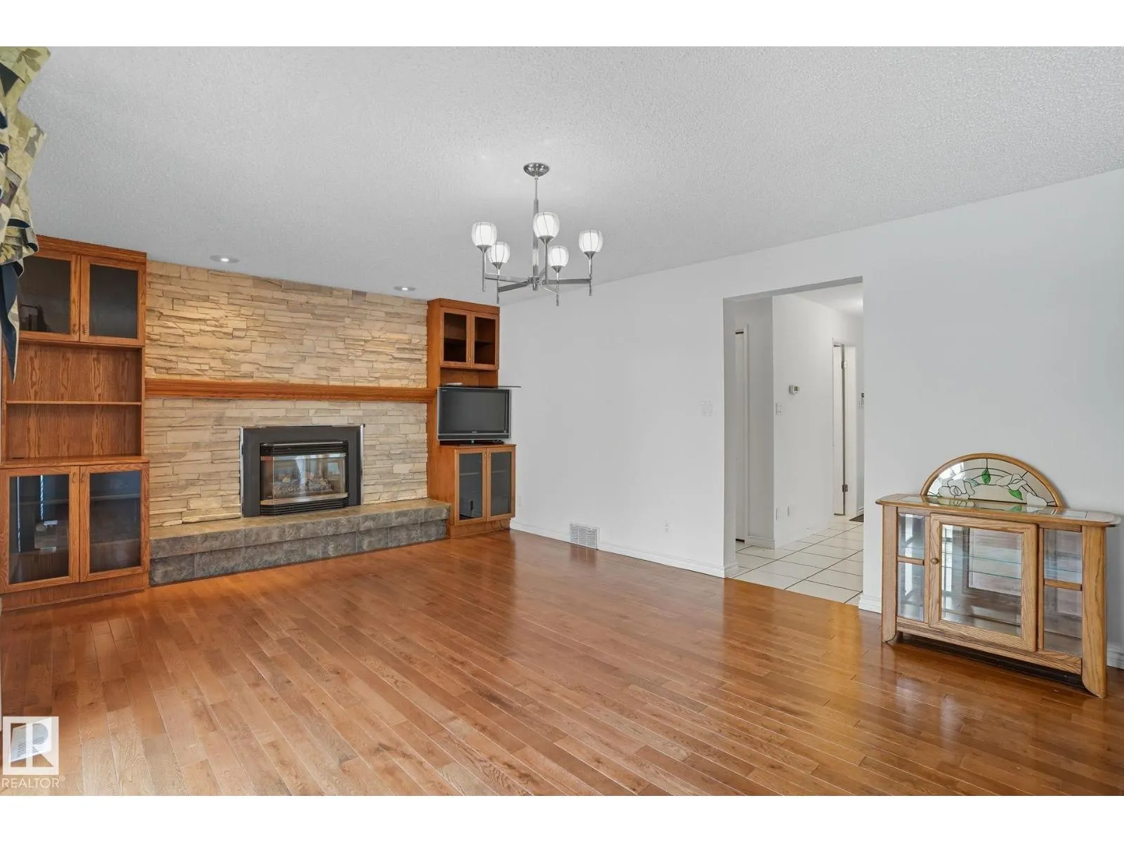 10430 31A AV NW