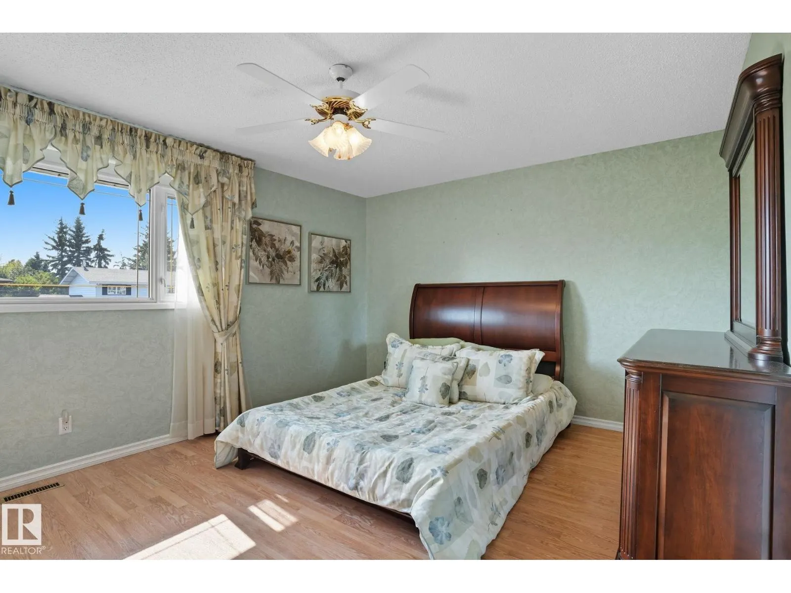 10430 31A AV NW