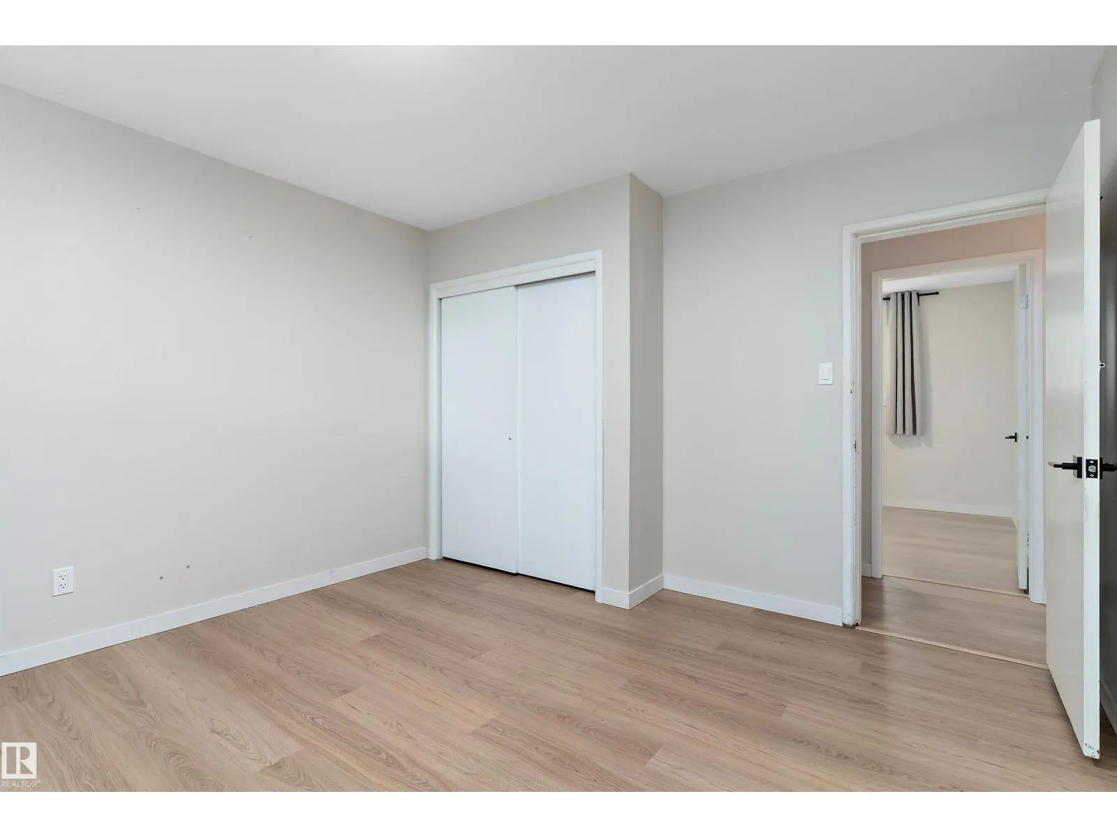 11015 152 ST NW