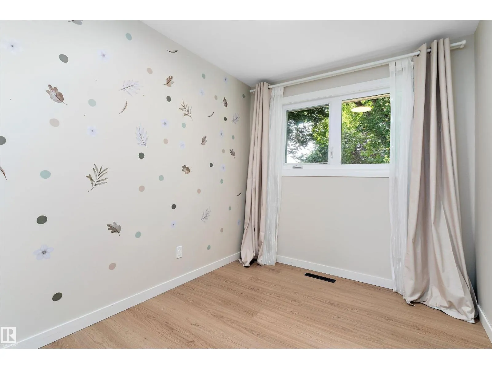 11015 152 ST NW