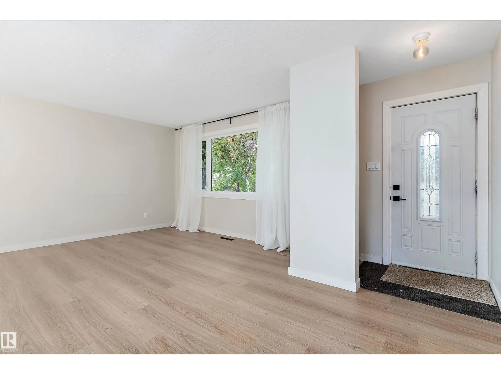 11015 152 ST NW