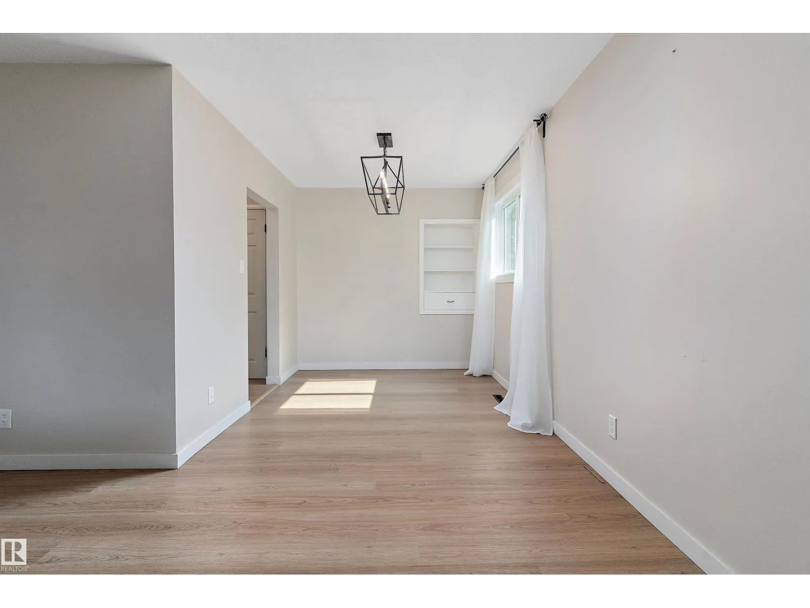 11015 152 ST NW