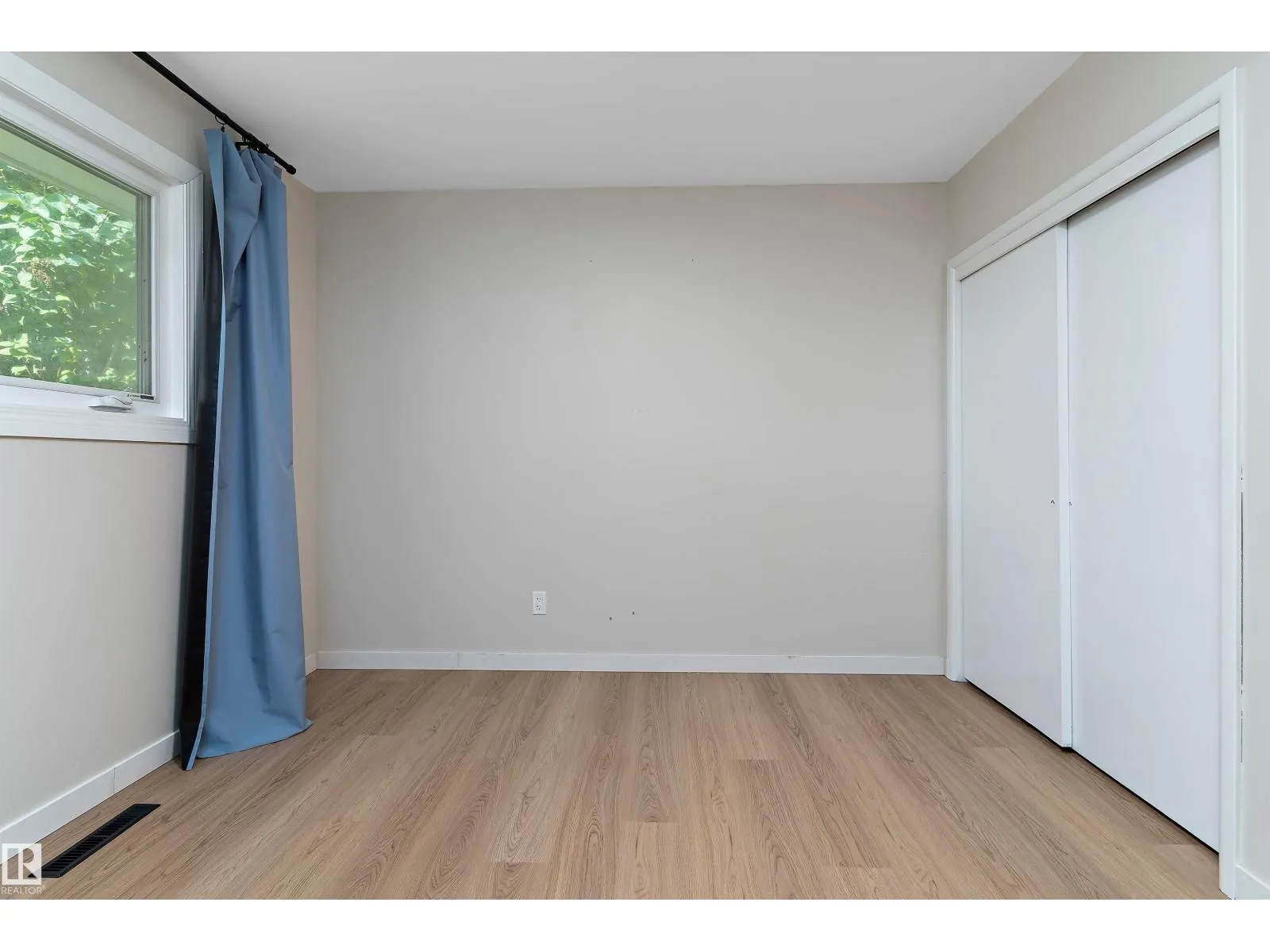 11015 152 ST NW