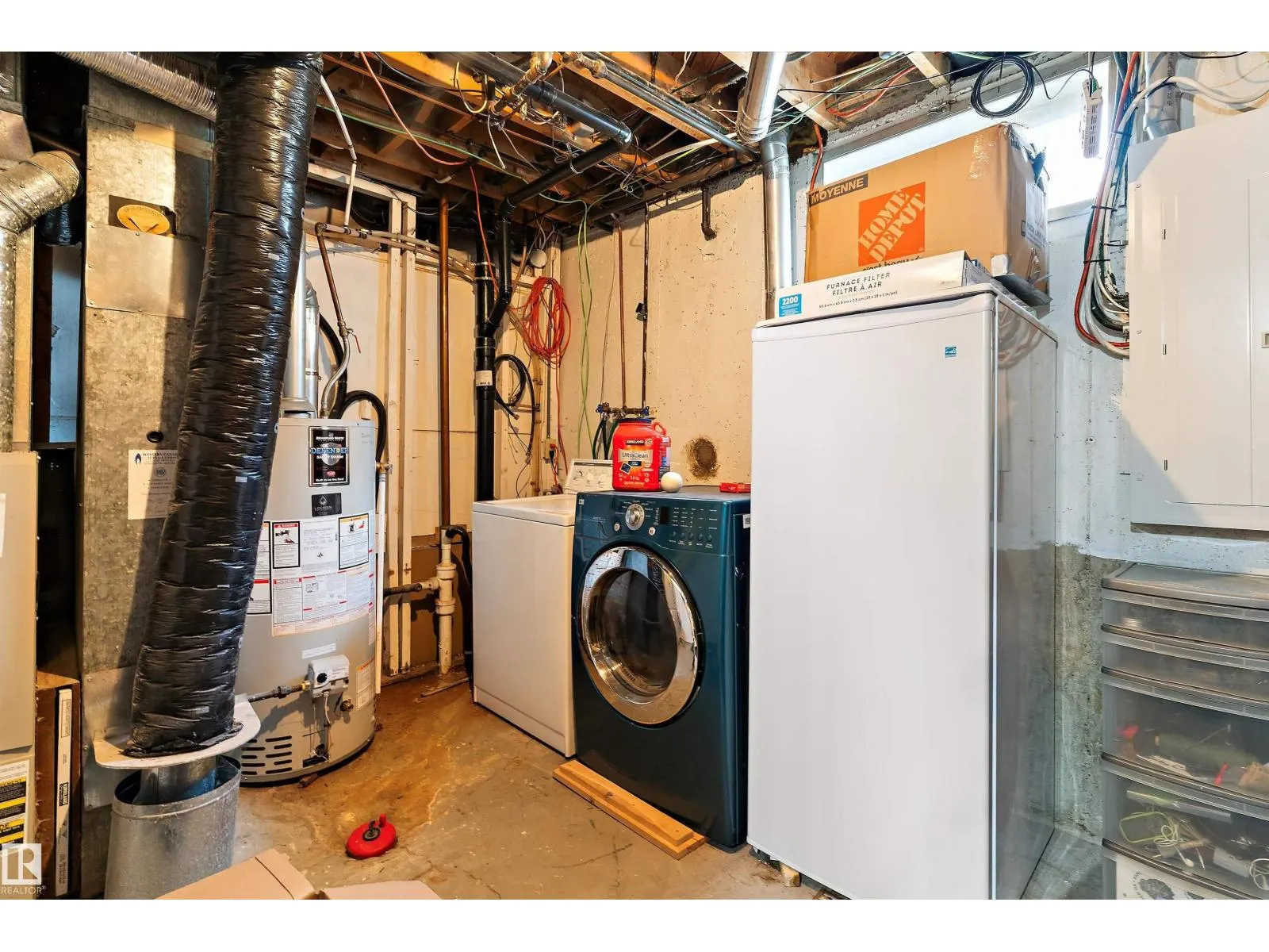 11015 152 ST NW