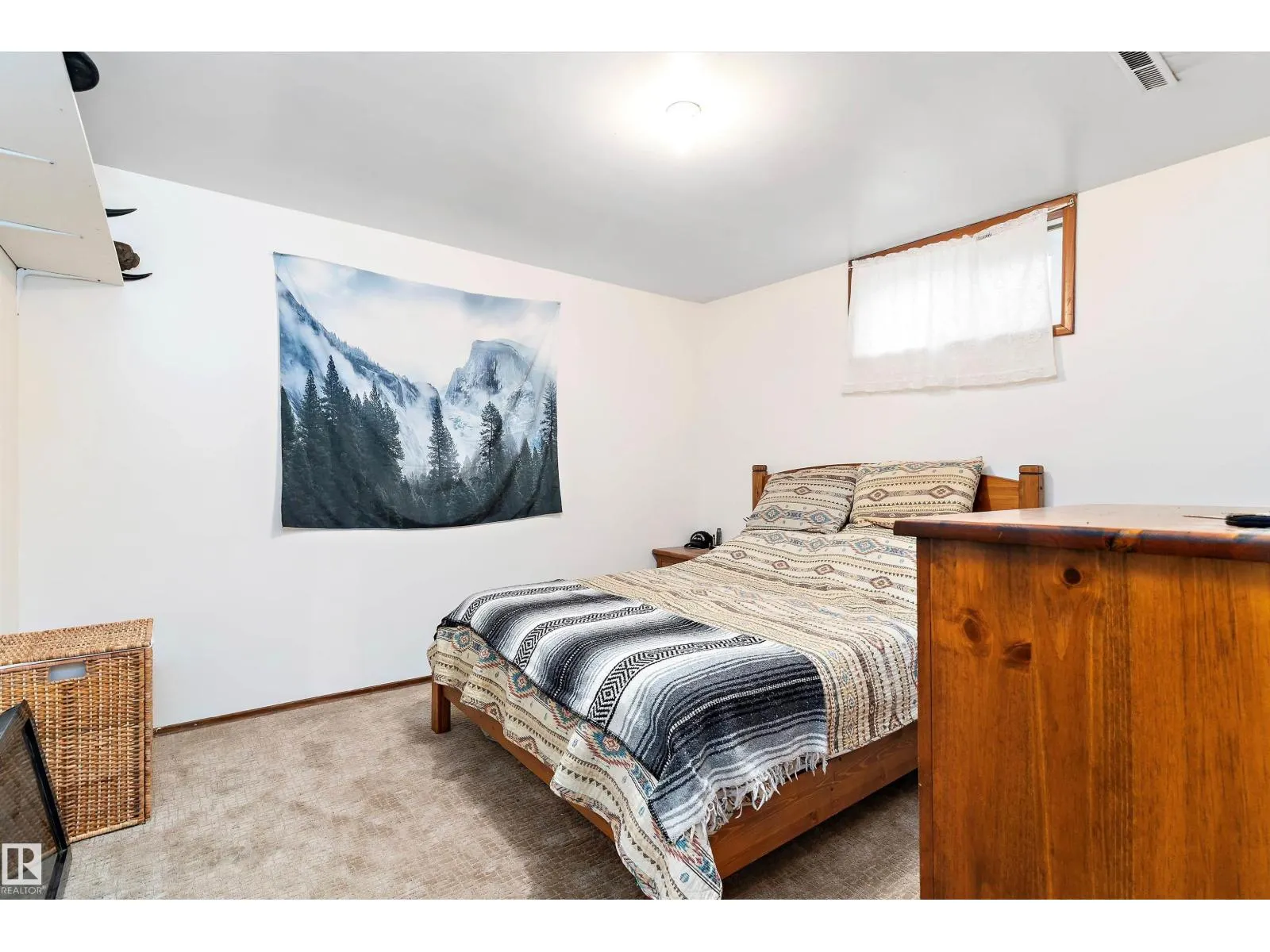 11015 152 ST NW