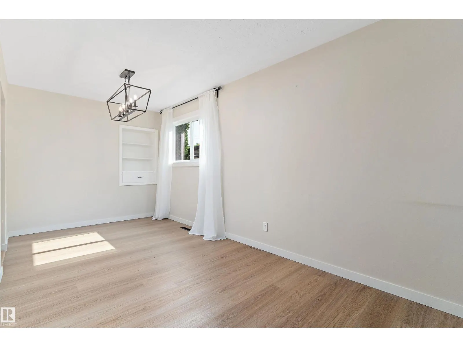11015 152 ST NW