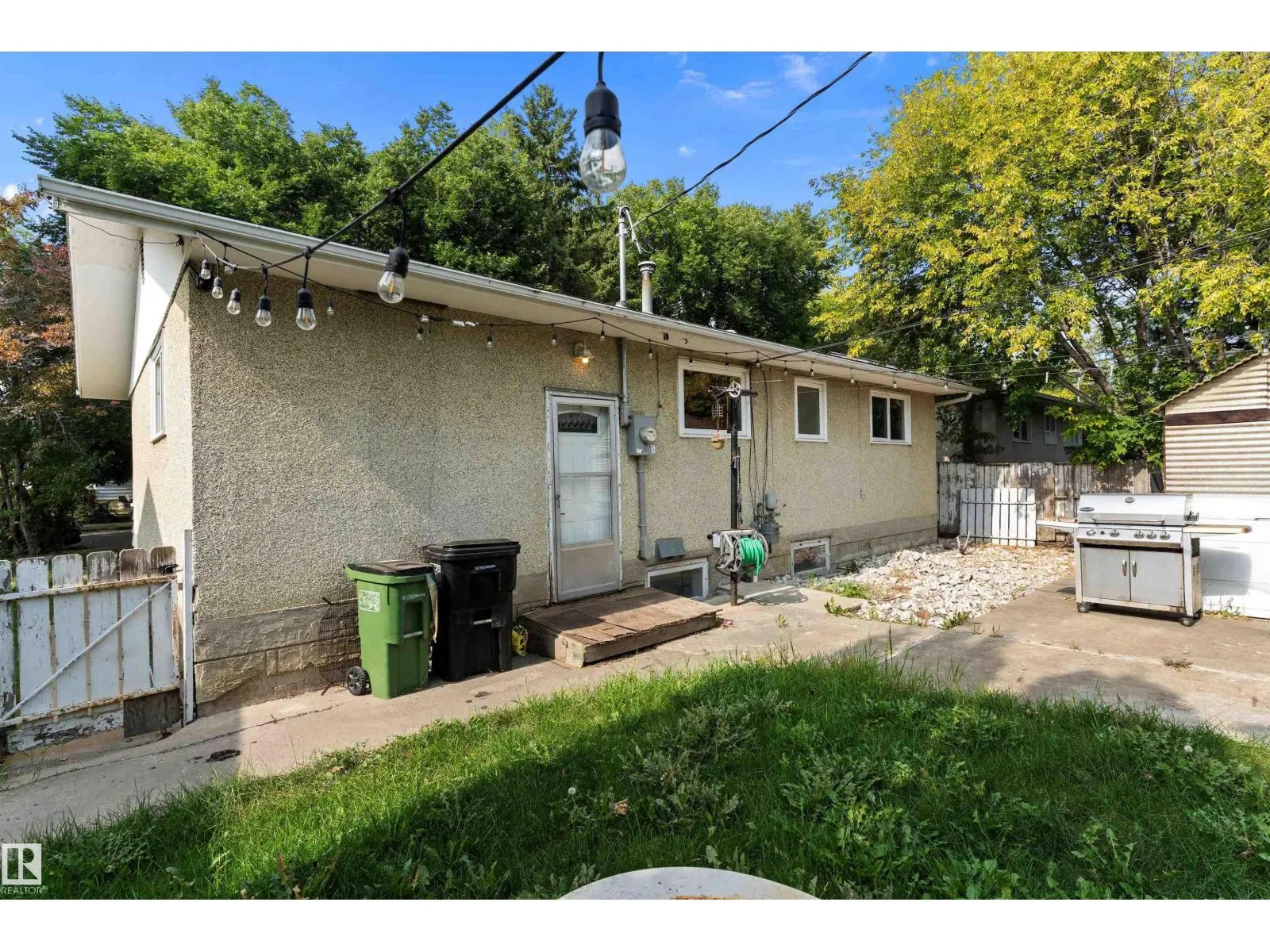 11015 152 ST NW