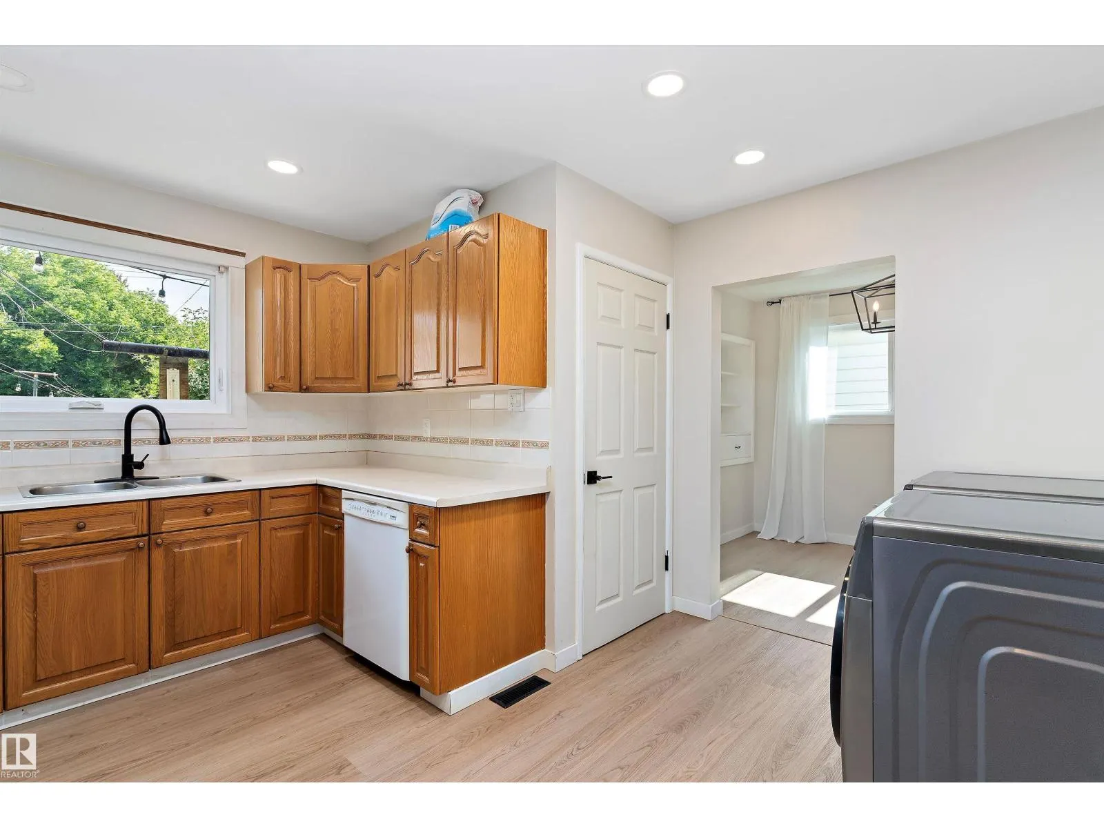 11015 152 ST NW