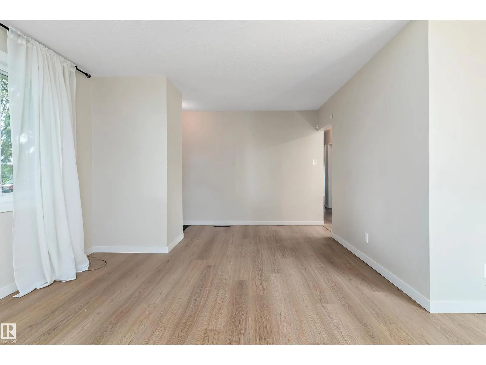11015 152 ST NW