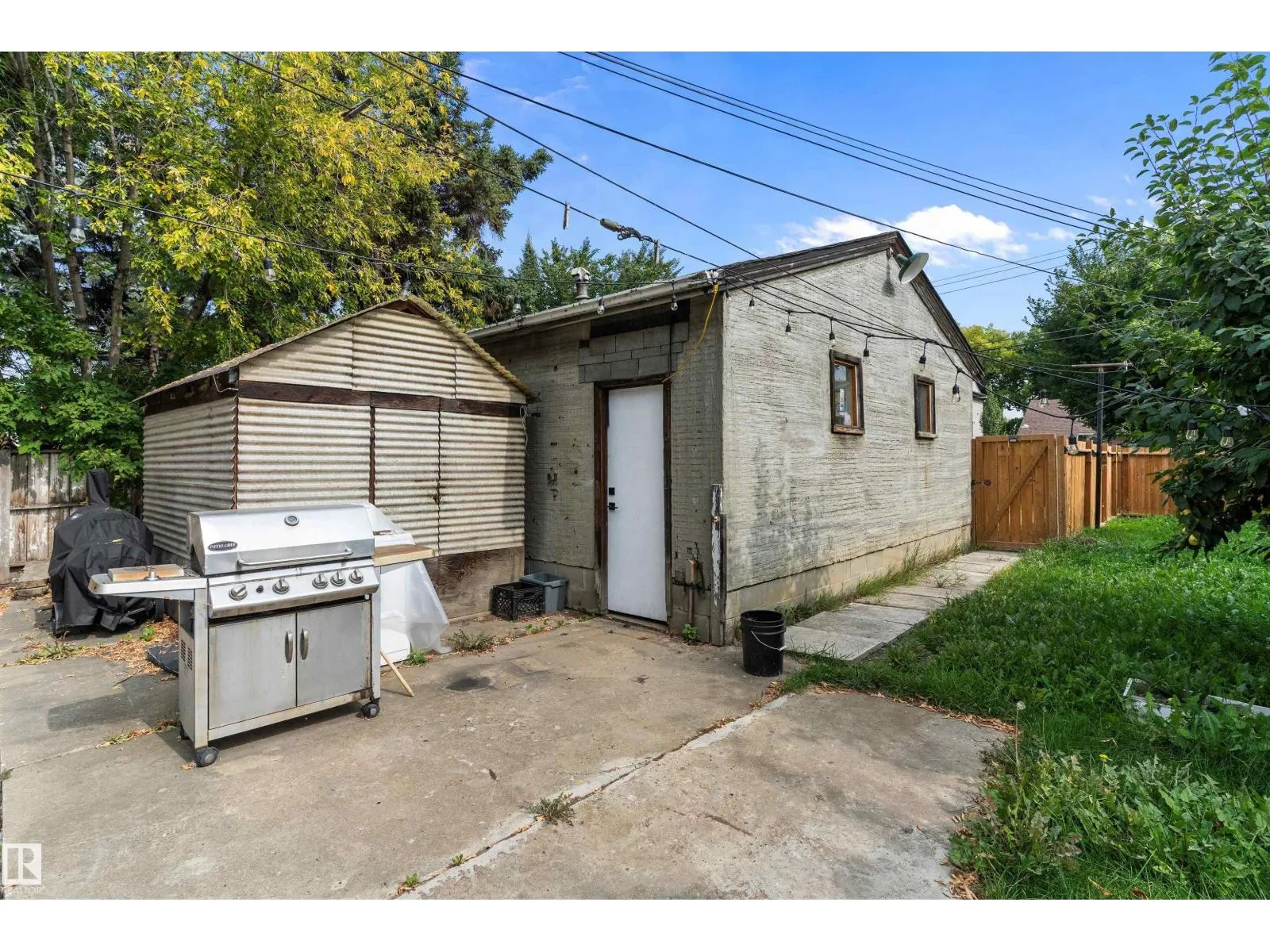 11015 152 ST NW