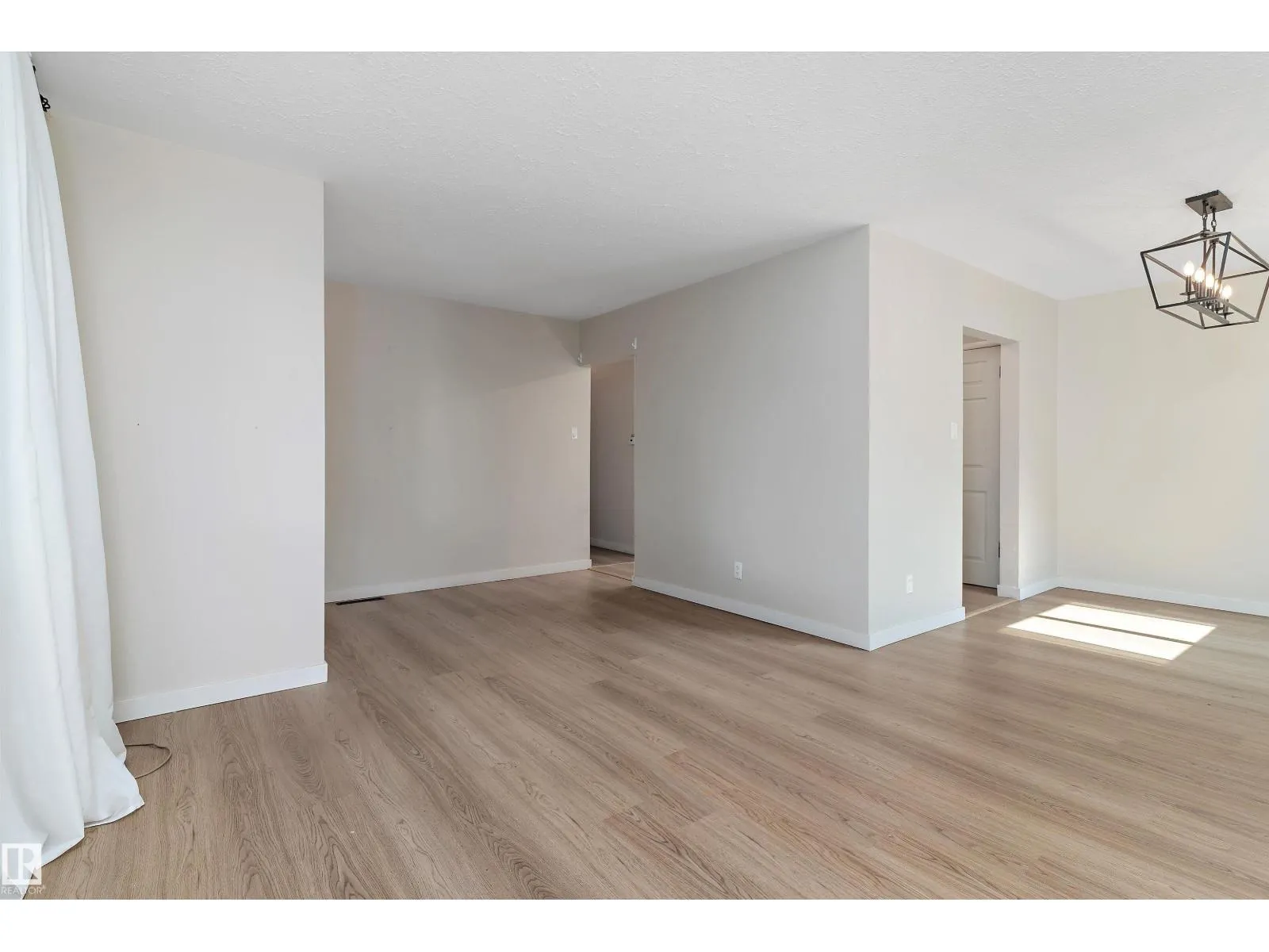 11015 152 ST NW