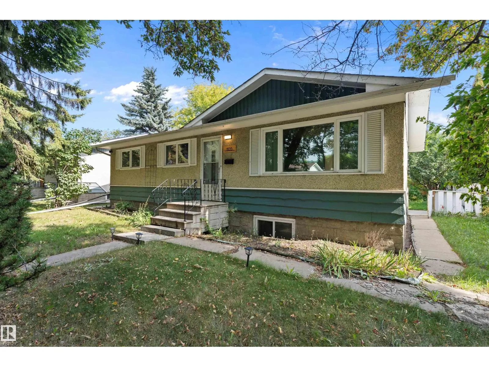 11015 152 ST NW