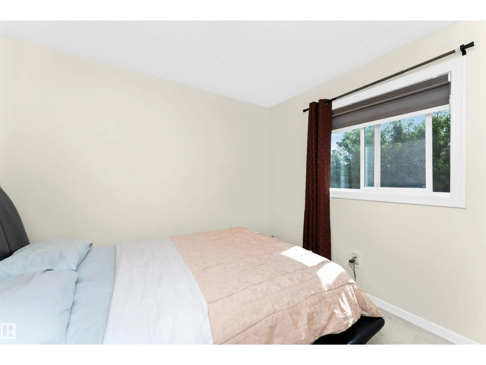 #22 2419 133 AV NW