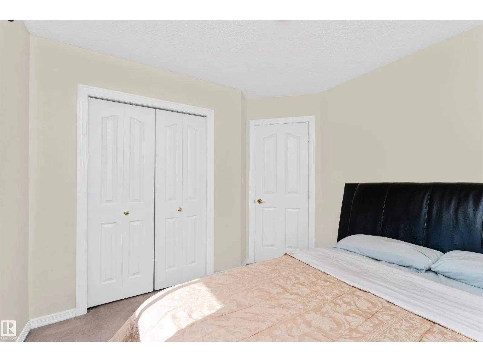 #22 2419 133 AV NW