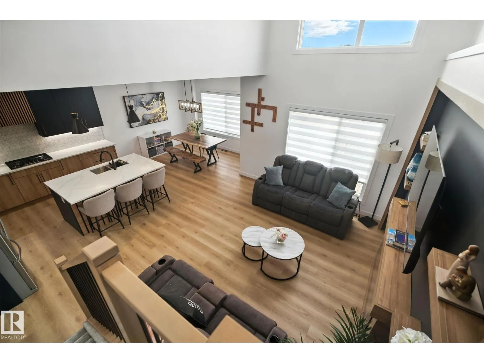 50 GRASSVIEW CR