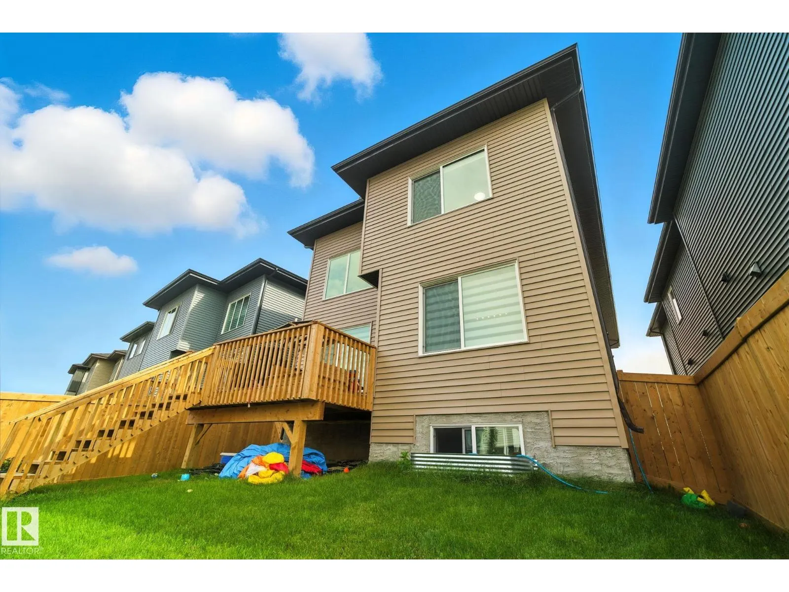 50 GRASSVIEW CR